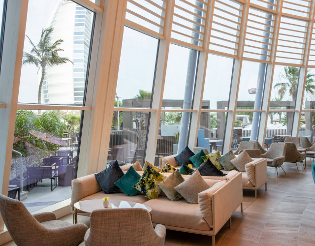 High_resolution_300dpi-Jumeirah-Beach-Hotel---Pearl-Lounge-web.jpg