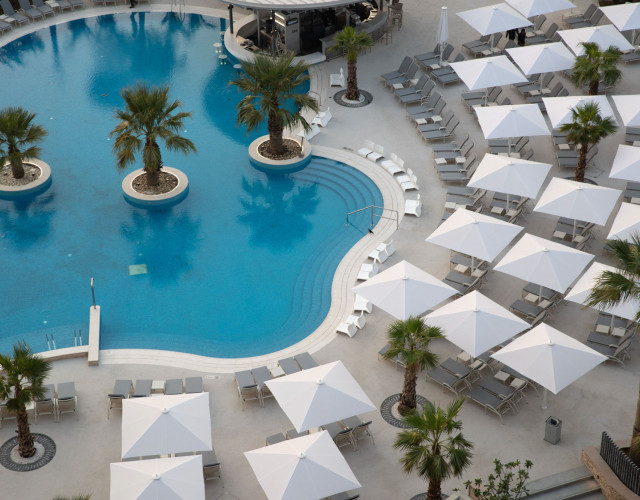 High_resolution_300dpi-Jumeirah-Beach-Hotel---Pool-Top-View-web.jpg