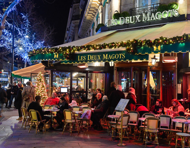 Les-Deux-Magots-restaurant-web.jpg