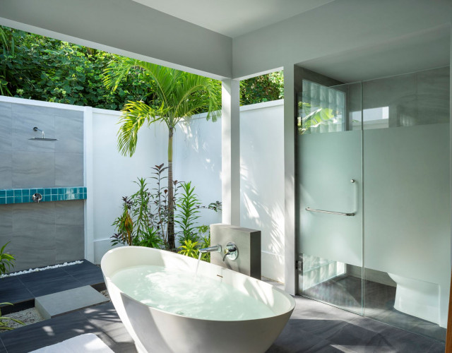 BeachSuiteGardenPool_BathroomOnly-scaled.jpg