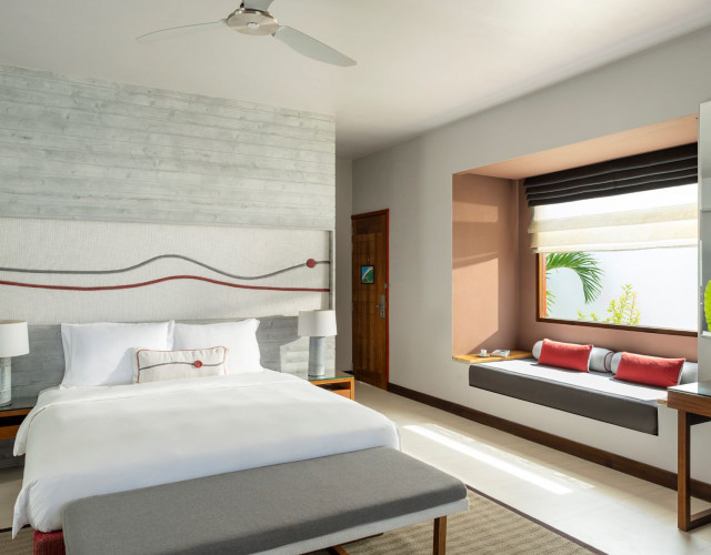 BeachSuiteGardenPool_Bedroom-scaled.jpg