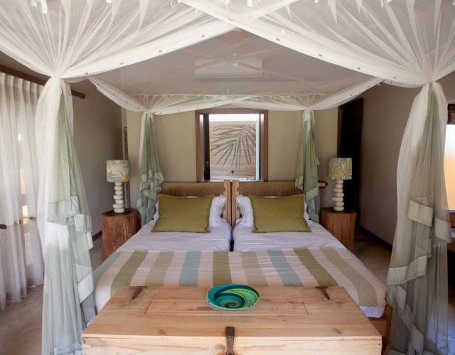 DES-50-00X-BD01H-retreat-Bedroom.jpg