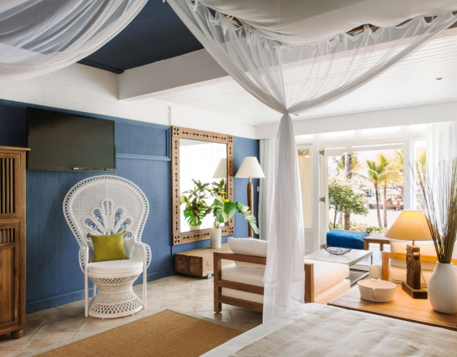 Paradise-Cove---PCBH_Club-Junior-Suite-2.jpg