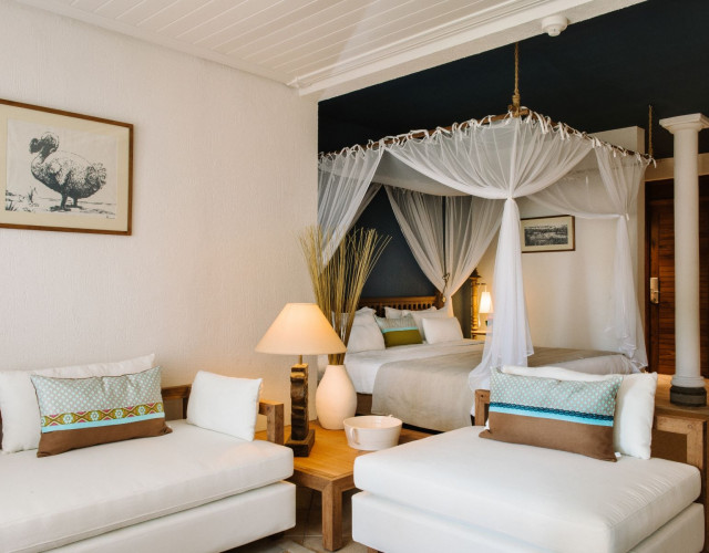 Paradise-Cove---PCBH_Club-Junior-Suite.jpg