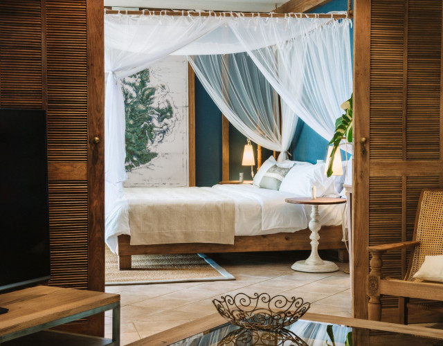 Paradise-Cove---PCBH_Club-Senior-Suite.jpg