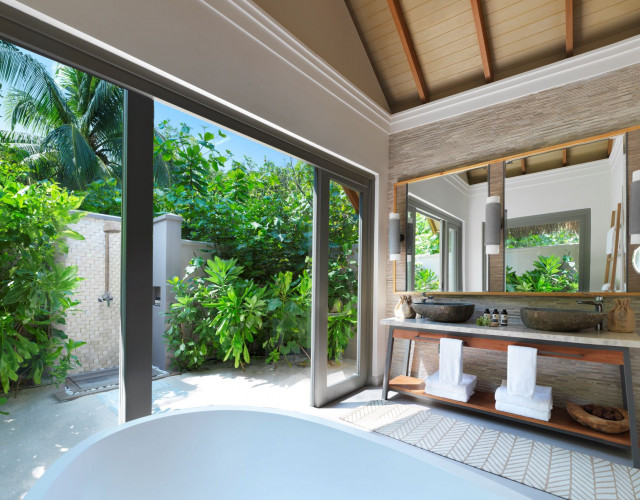 Vakkaru---Beach-Bungalow-Bathroom.jpg