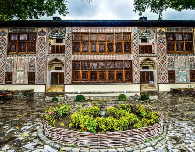 Summer-palace-of-Khan,-Sheki.jpg