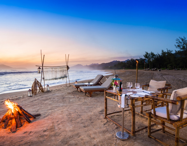 destination-dining-at-the-sunset-beach-6_48934618351_o-web.jpg
