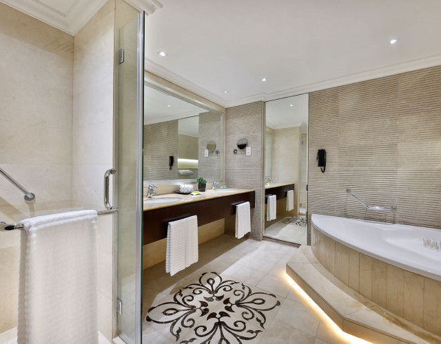 Le-Meridien-Mina-Seyahi-Beach-Resort-&-Waterpark_Deluxe-Suite_Bathroom.jpg