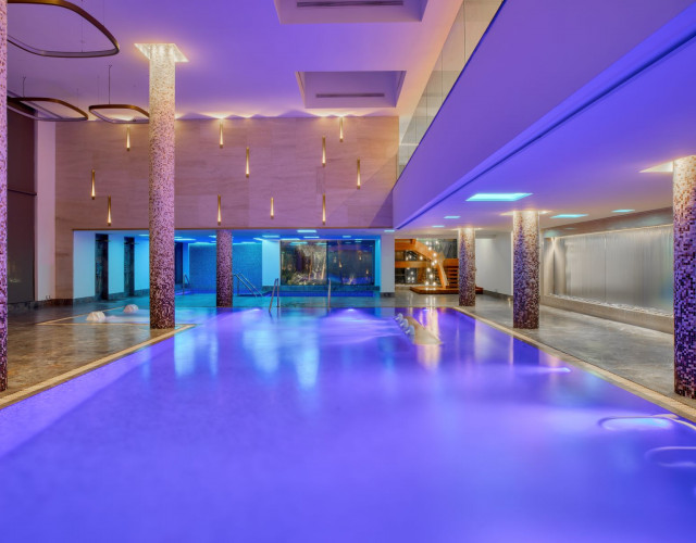 Parklane-Limassol---Kalloni-Spa---Thalassotherapy-Pool-02-LR.jpg