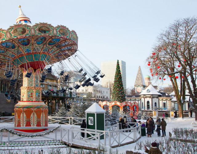 Copenhagen-Tivoli-Gardens-snow-and-christmas-web.jpg