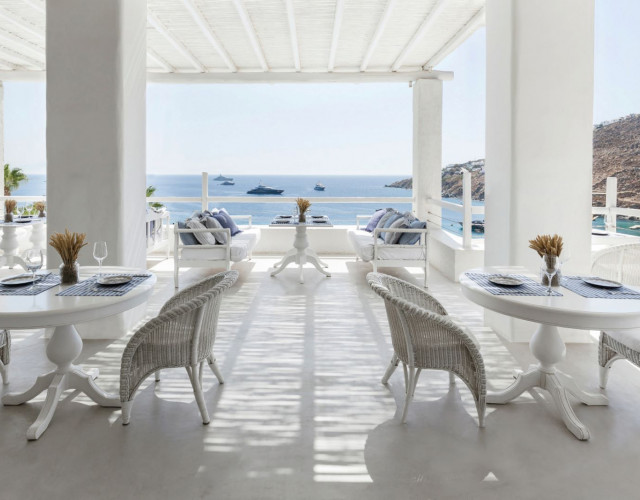 23-Aegean-poets-restaurant,-Dining-with-a-view_72dpi.jpg