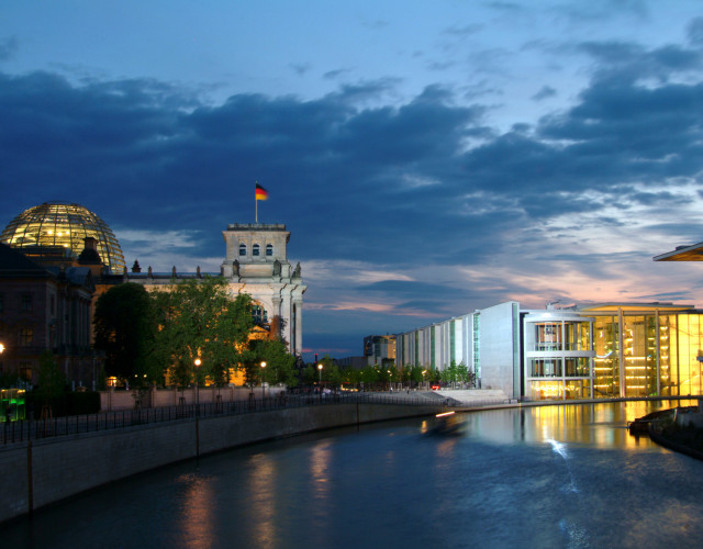 Regierungsviertel_Reichstag-und-Paul-Lobbe-Haus-c_Pierre-Adenis-web.jpg