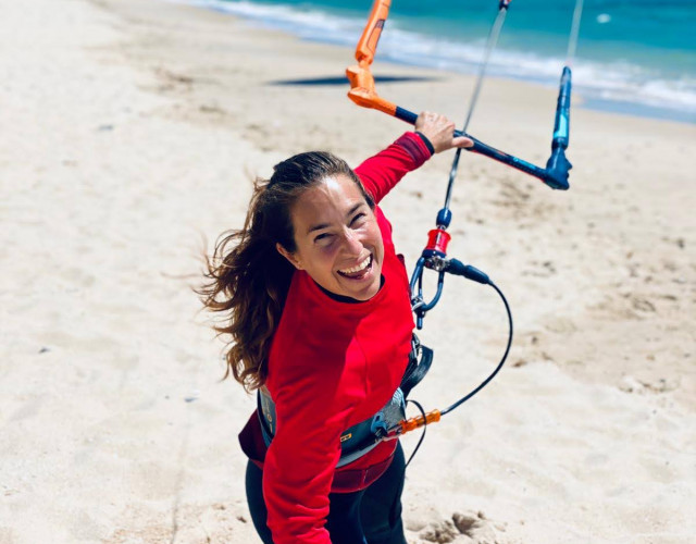 happy-kitesurf-beach-girl.jpg