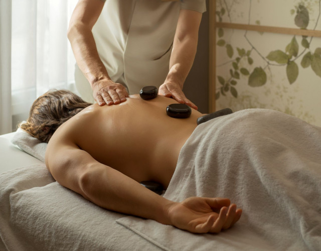 zemaltea-hot-stonemassage-mar25.jpg