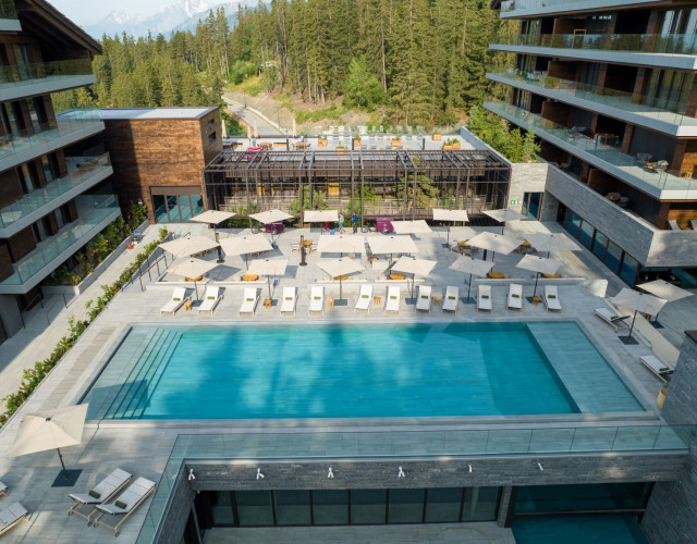 Six-Senses-Crans-Montana-Outdoor-swimming-pool-deck-2-(c)-Six-Senses-Hotels-Resorts-&-Spas.jpg