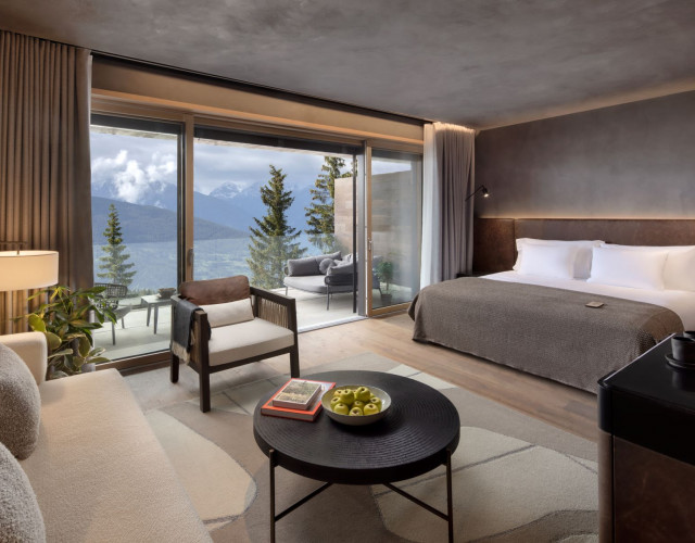 Six-Senses-Crans-Montana-Room-Deluxe-Terrace-(c)-Six-Senses-Hotels-Resorts-&-Spas.jpg