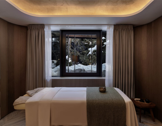 Six-Senses-Crans-Montana-Spa-Treatment-Room-(c)-Six-Senses-Hotels-Resorts-&-Spas.jpg