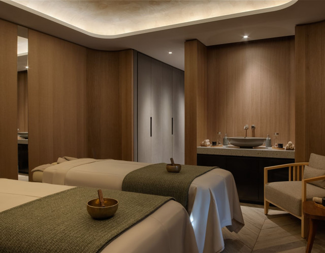 Six-Senses-Crans-Montana-Spa-Treatment-Room-Couple-(c)-Six-Senses-Hotels-Resorts-&-Spas.jpg