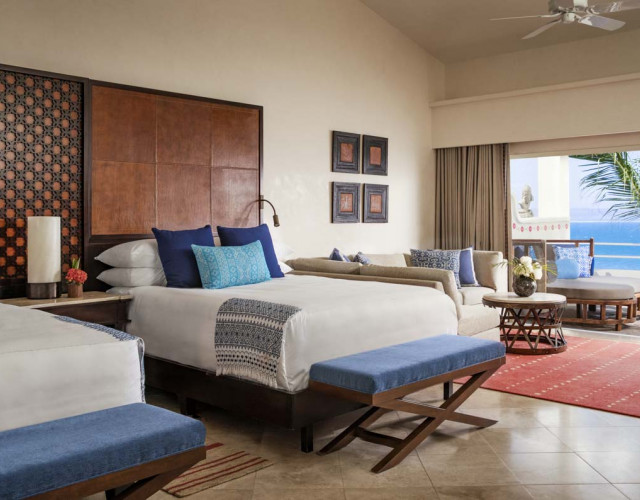 OO_Palmilla_Accommodation_Palmilla4366_OceanFront_TwinQueen_Bed_MASTER_Small.jpg