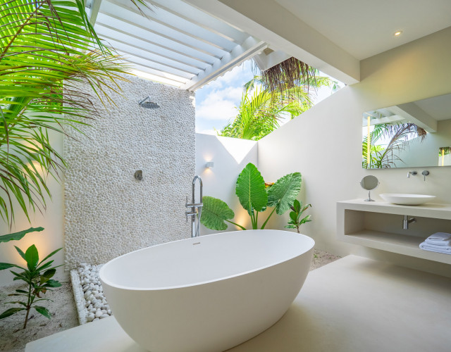 Baglioni_Resort_Maldives_Garden_Villa_Bathroom_web.jpg