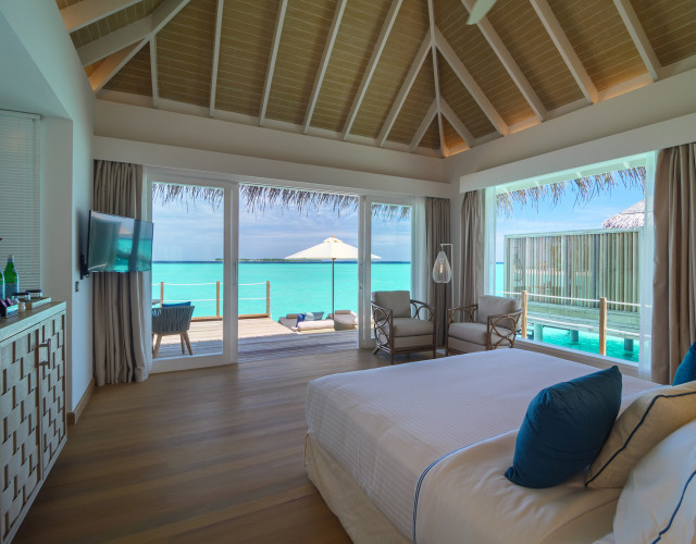 Baglioni_Resort_Maldives_Water_Villa_interior_01_web.jpg