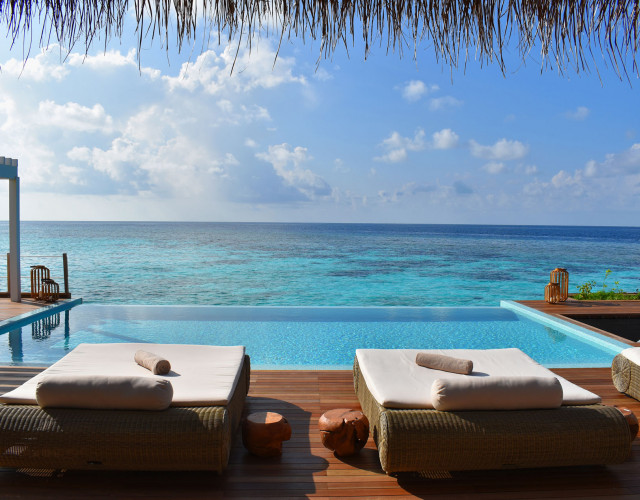 Three-Bedroom-Presidential-Water-Villa_Baglioni-Resort-Maldives-(4)_web.jpg