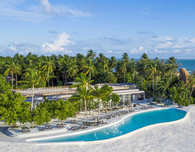 Alba-Restaurant-and-Infinity-Pool.jpg