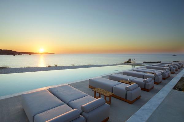 Domes White Coast*****, Milos