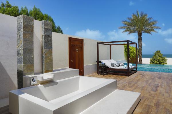 The Ritz-Carlton Ras Al Khaimah, Al Hamra Beach *****, Dubaj